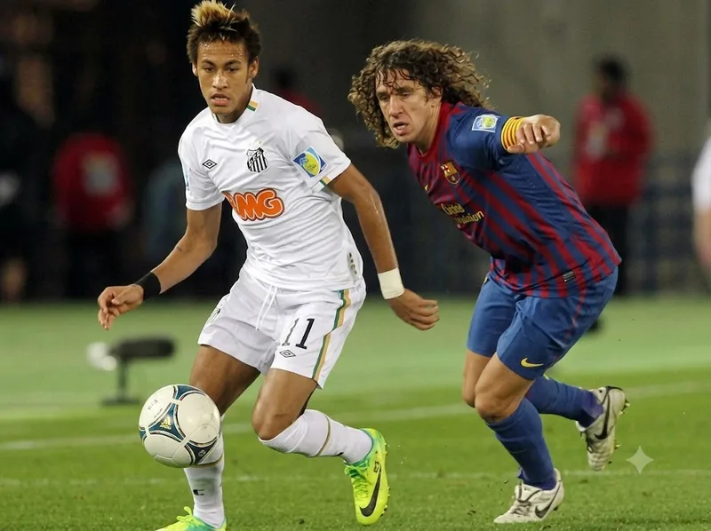 Neymar khởi đầu sự nghiệp chuyên nghiệp tại Santos khi mới 17 tuổi